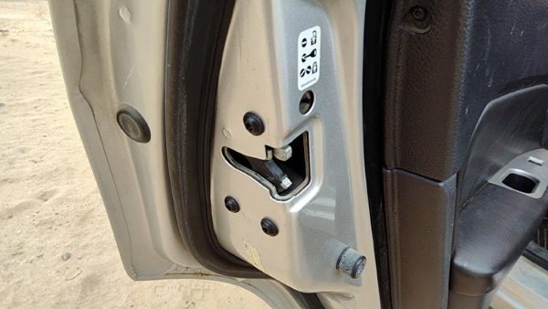 2006-2012 Ford Fusion Driver Left Rear Door Latch With Rods/Cables Oem Back — photo 1