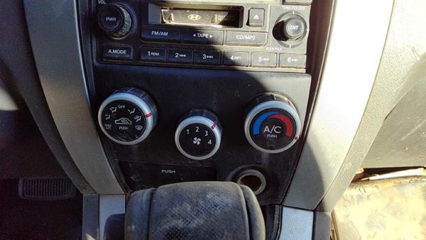 2005-2009 Hyundai Tucson Temperature Control Module In Dash Heater Ac Head Unit — photo 3