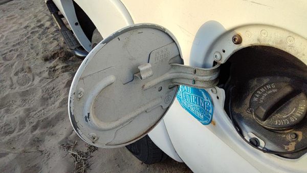 00-06 Chevy Suburban Fuel Tank Door With Hinge Gas Lid Filler 50U Summit White — photo 4