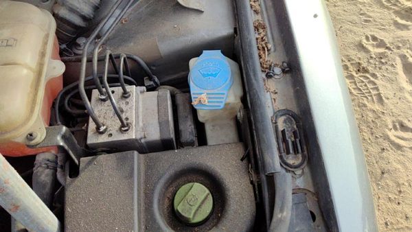 2001-2005 Vw Passat Windshield Washer Fluid Reservoir With Pump Oem Wiper Tank — photo 2