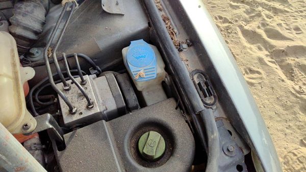 2001-2005 Vw Passat Windshield Washer Fluid Reservoir With Pump Oem Wiper Tank — photo 3