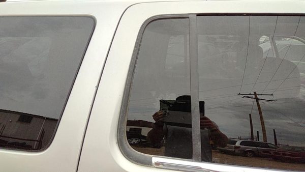 03-05 Aviator Passenger Right Rear Vent Window Back Door Glass With Frame — photo 3