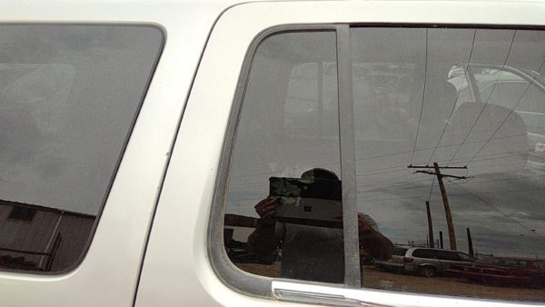 03-05 Aviator Passenger Right Rear Vent Window Back Door Glass With Frame — photo 2