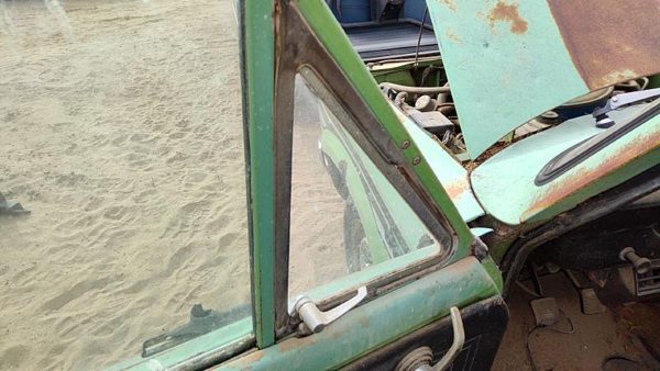 72-82 Ford Courier Driver Left Front Vent Window Small Door Glass With Frame Oem — photo 4