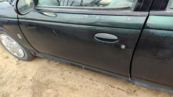 1996 Saturn Sl1 Front Door LH Green — photo 2