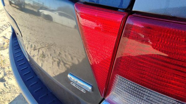 2004 Mitsubishi Endeavor Tail Light Assembly RH Reflector On Gate — photo 2