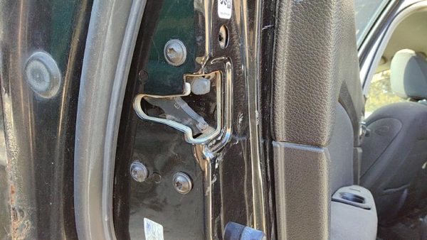 2006-2012 Ford Fusion Driver Left Rear Door Latch With Rods/Cables Oem Back — photo 1
