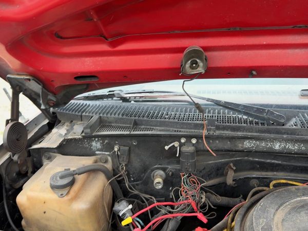 1988-1994 Chevrolet K1500 Windshield Wiper Cowl Vent Panel — photo 4