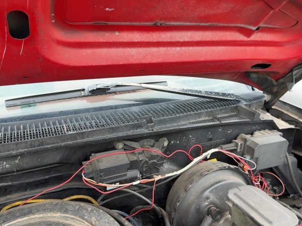 1988-1994 Chevrolet K1500 Windshield Wiper Cowl Vent Panel — photo 3