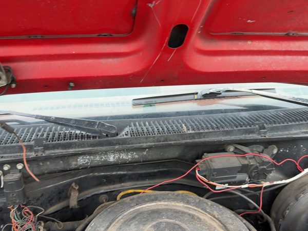 1988-1994 Chevrolet K1500 Windshield Wiper Cowl Vent Panel — photo 2