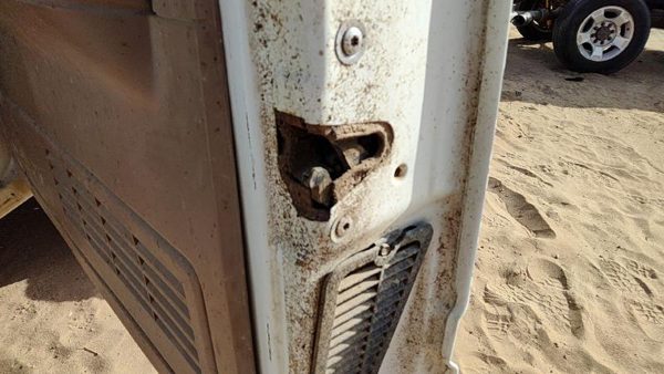 1992-1999 Chevy Silverado 1500 Passenger Right Front Door Latch With Rods/Cables — photo 2