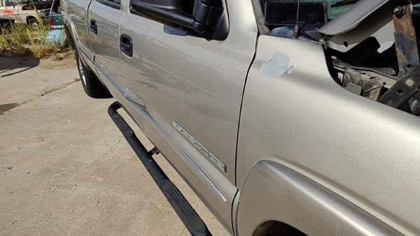2002 GMC Sierra 2500 HD Front Door RH 11U 4DR Pewter Metallic 11U — photo 2