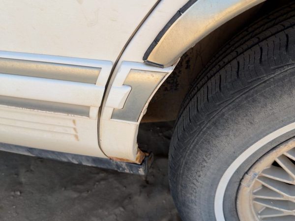 90-94 Lincoln Town Car Driver Left Rear Moulding On Quarter Panel Oem White Wt — photo 1