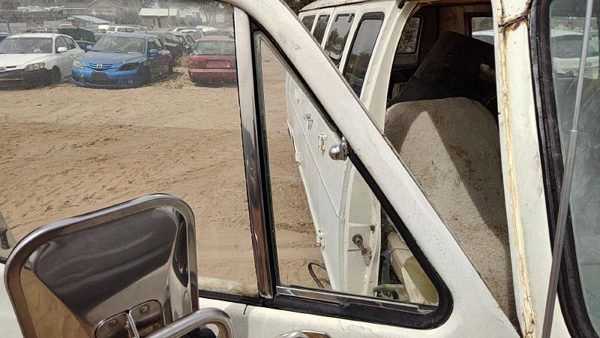 71-77 Van B200 Passenger Right Front Vent Window Small Door Glass With Frame Oem — photo 2