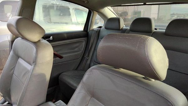 2002-2005 Vw Passat Pair Of Front Headrests Oem Left Right Set Seat — photo 2