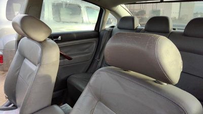 2002-2005 Vw Passat Pair Of Front Headrests Oem Left Right Set Seat