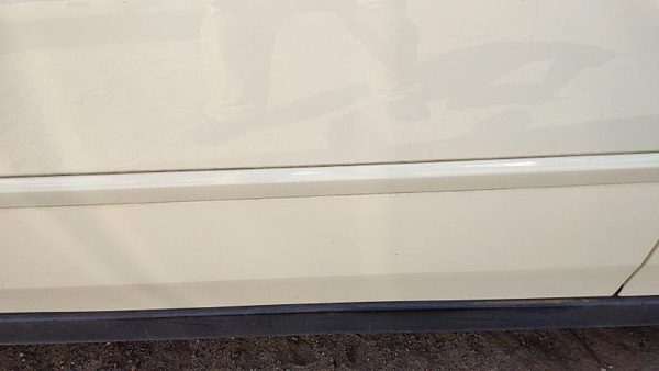 04-08 New Style Malibu Driver Left Front Moulding From Door Trim White 40U — photo 3