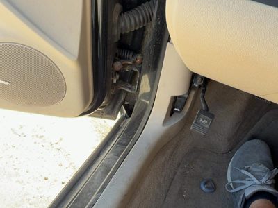 2006-2011 Chevy Impala Driver Left Lower Kick Trim Panel Oem Neutral 522