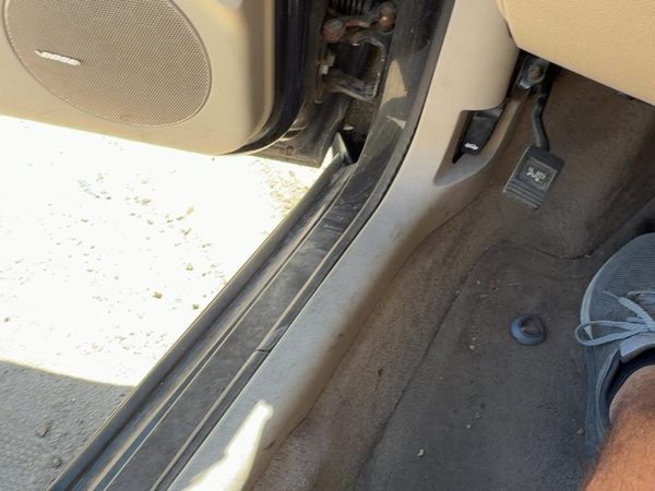 2006-2011 Chevy Impala Driver Left Lower Kick Trim Panel Oem Neutral 522 — photo 4