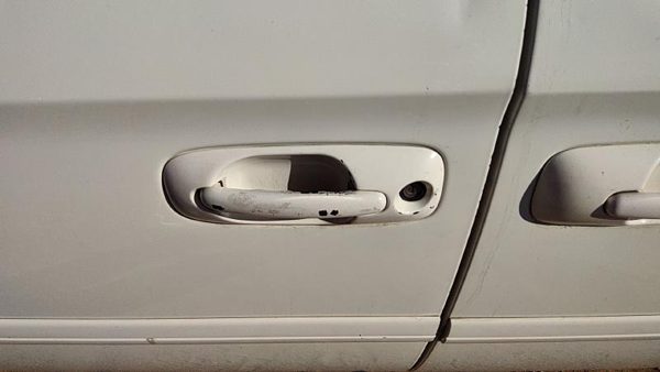 2001-2007 Dodge Caravan Driver Left Front Outside Door Handle Oem White Pw1 — photo 2