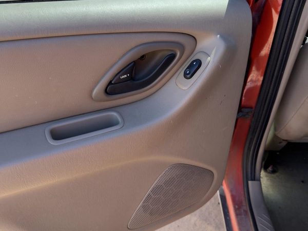 03-07 Escape Driver Left Rear Door Trim Panel With Switches Back Pebble Tan Ah — photo 5