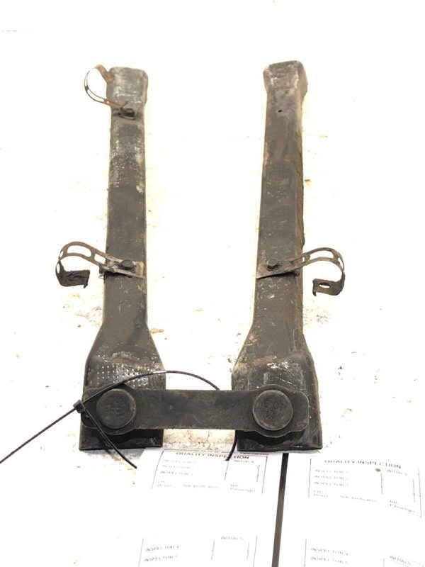 1986 Chevy Corvette C4 Pair Of Front Crossmember To Frame Braces Rod Struts Oem — photo 1