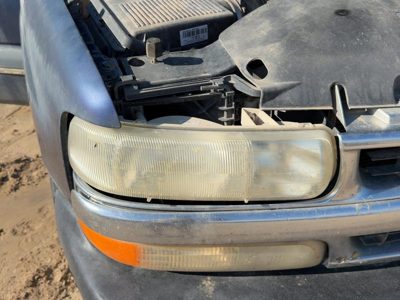 2000-2006 Chevy Suburban Passenger Right Head Light Oem Front Lamp 16526134