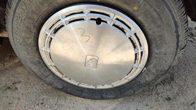 1990 Oldsmobile Delta 88 Wheel Cover 3