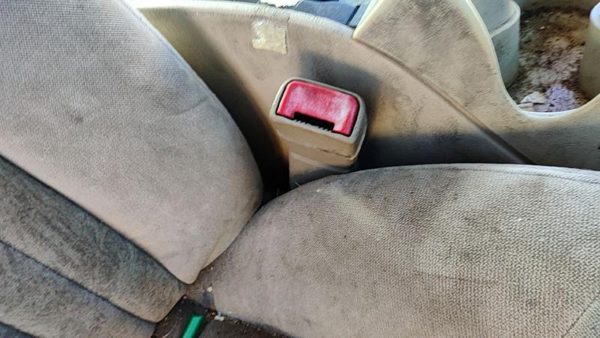 01 Chevy Impala Passenger Right Front Seat Belt Buckle Receiver Oem Neutral 52D — photo 3