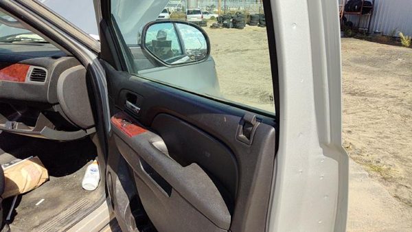 2010-2014 Chevy Tahoe Passenger Right Front Door Trim Panel With Switches Black — photo 2