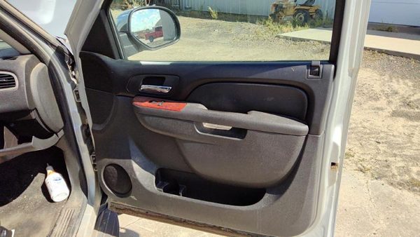 2010-2014 Chevy Tahoe Passenger Right Front Door Trim Panel With Switches Black — photo 1