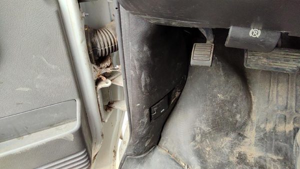 03-24 Chevy Express Van Driver Left Lower Kick Trim Panel Oem Gray 93W — photo 4