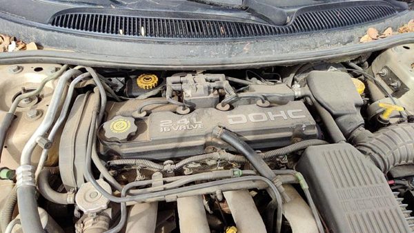 1995-2000 Dodge Stratus Valve Cover Oem 2.4L 4663540 — photo 1