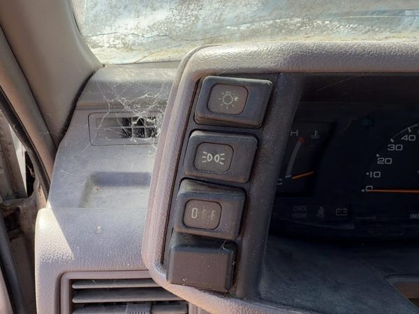 1991-1995 Isuzu Pup Headlight Switch Buttons From Dash Oem Gray 8943837640 — photo 4