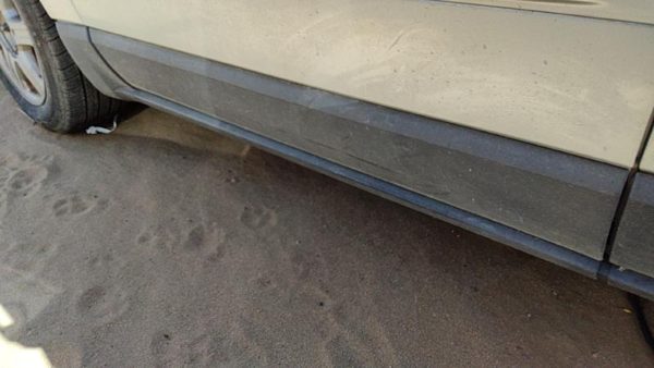 2004-2008 Chrysler Pacifica Driver Left Front Lower Rocker Panel Moulding Oem — photo 1