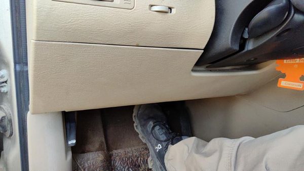 07-08 Grand Vitara Xl-7 Lower Dash Under Column Knee Bolster Trim Panel Oem Tan — photo 3