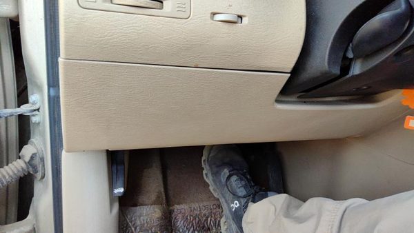07-08 Grand Vitara Xl-7 Lower Dash Under Column Knee Bolster Trim Panel Oem Tan — photo 2