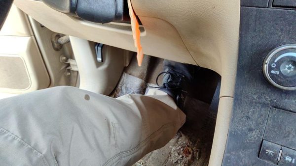 07-08 Grand Vitara Xl-7 Lower Dash Under Column Knee Bolster Trim Panel Oem Tan — photo 4