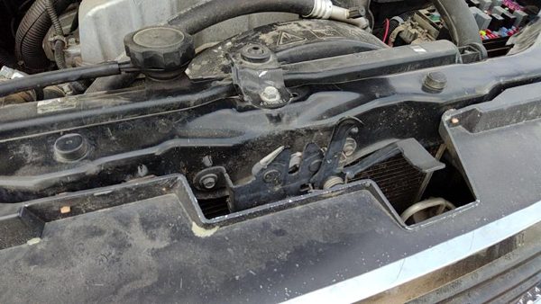 2004-2012 Gmc Canyon Hood Latch Assembly With Bracket Oem — photo 1