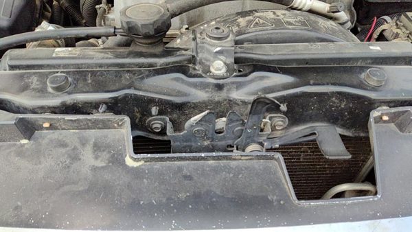 2004-2012 Gmc Canyon Hood Latch Assembly With Bracket Oem — photo 3