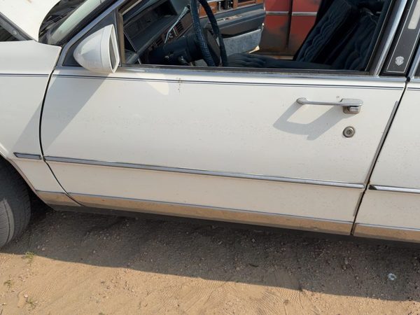 1986 Oldsmobile 98 Front Door LH White — photo 3