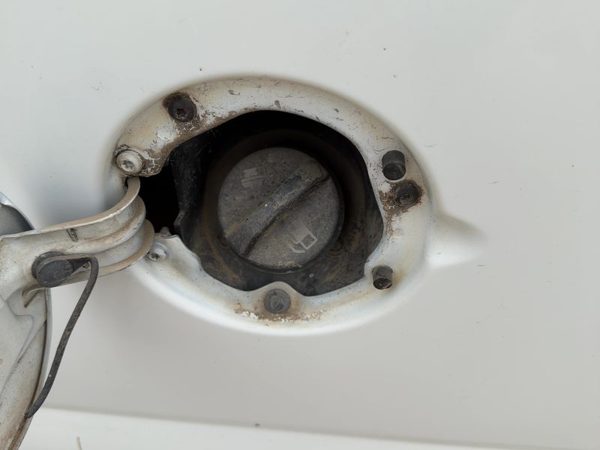 1998-2002 Chevy Express Van 2500 Fuel Filler Neck Assembly With Gas Cap Oem 4.3L — photo 1