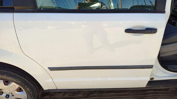 2008 Dodge Grand Caravan Rear Door RH White PW1 — photo 3
