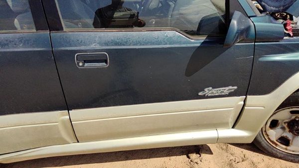 1997 Suzuki Sidekick Front Door RH Green — photo 2