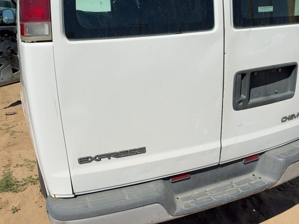 2000 Chevy Express 2500 Miscellaneous Parts — photo 2