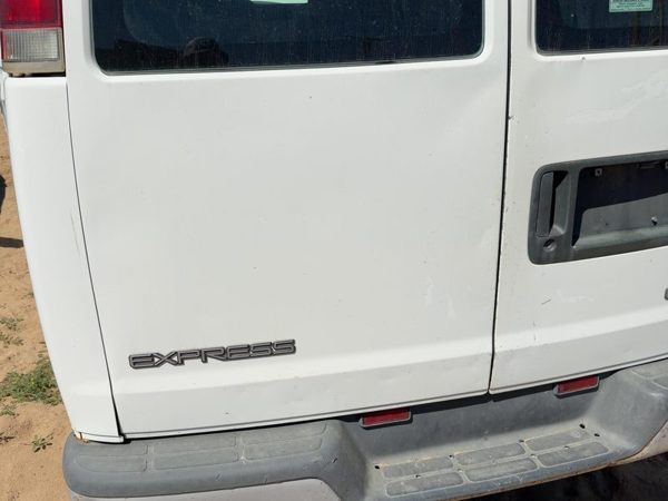 2000 Chevy Express 2500 Miscellaneous Parts — photo 3