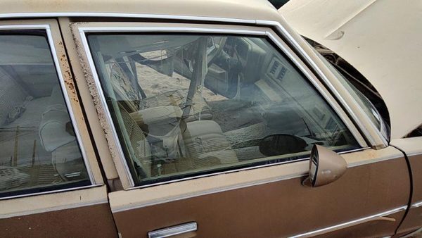 1978-1983 Chevy Malibu Passenger Right Front Side Window Door Glass Oem 4 Door — photo 1