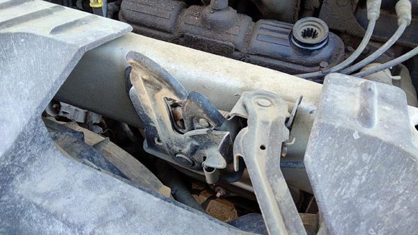 2005-2007 Dodge Caravan Hood Latch Assembly With Bracket Oem — photo 2
