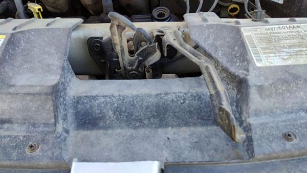 2005-2007 Dodge Caravan Hood Latch Assembly With Bracket Oem — photo 1