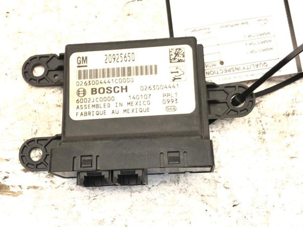 2010-2017 Chevy Equinox Driver Rear Park Assist Control Module Computer Ud7 — photo 1